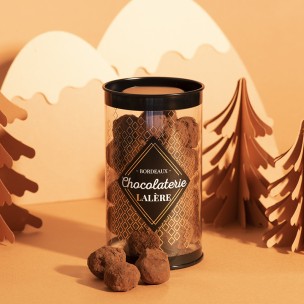 Contenant cylindrique transparent, avec des truffes en chocolat recouverte de cacao poudre